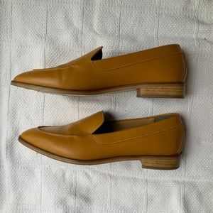 Everlane almond toe loafers in honey